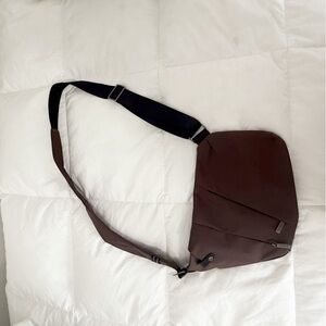 OSOCE Unisex Anti Theft Cross Body Bag 4 Sections Zip Close Adjustable One Size